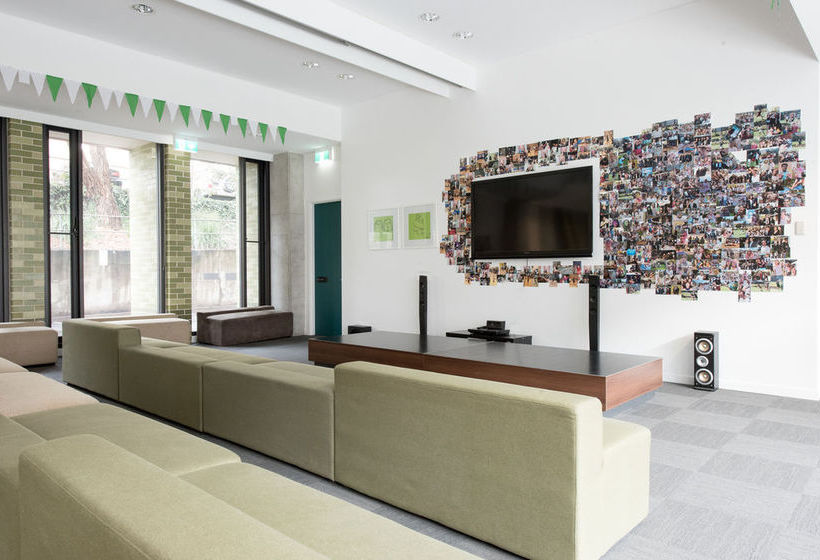 בית מלון כפרי Racecourse Space Pop Up