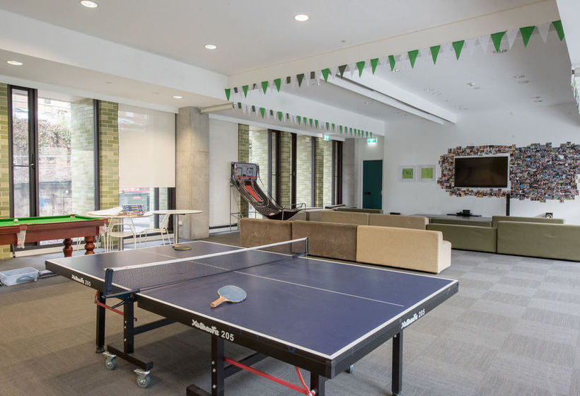 בית מלון כפרי Racecourse Space Pop Up