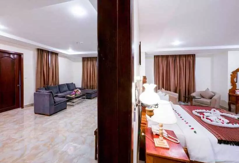 בית מלון כפרי Samnang Laor Phnom Penh