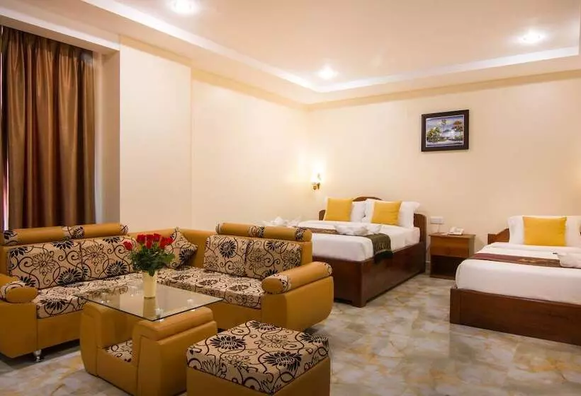 בית מלון כפרי Samnang Laor Phnom Penh