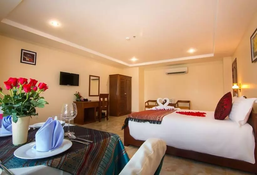 בית מלון כפרי Samnang Laor Phnom Penh