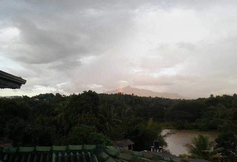 פנסיון Kande Homestay