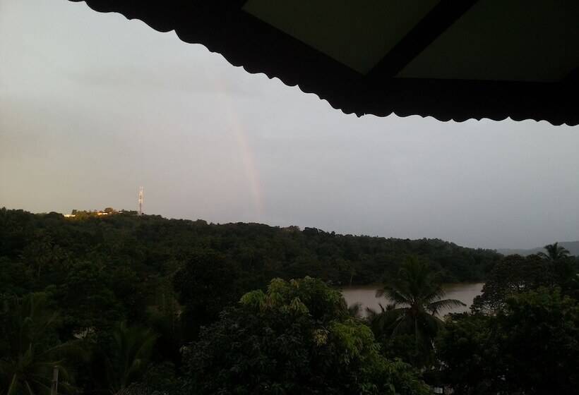 פנסיון Kande Homestay