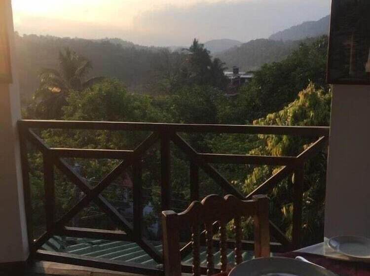 פנסיון Kande Homestay