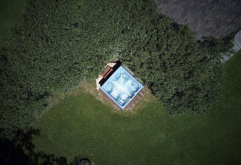 צימר Creekwalk Inn And Cabins