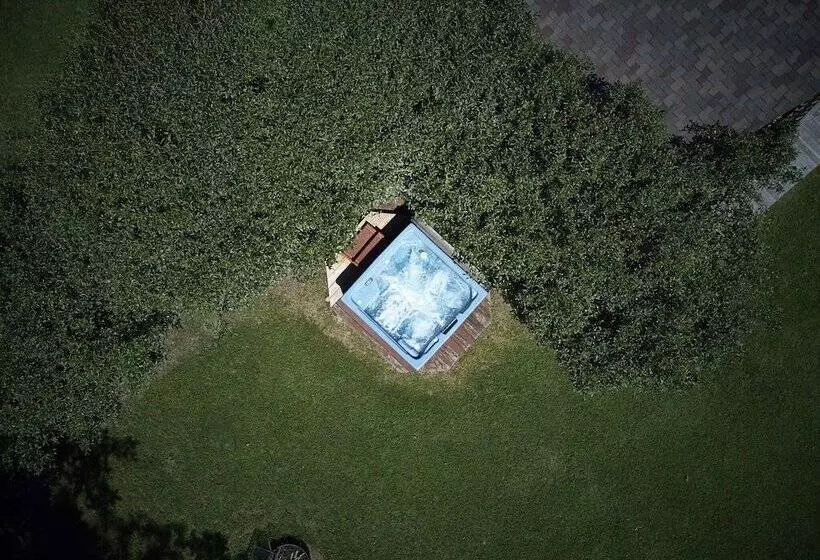 Aamiaismajoitus (B&B) Creekwalk Inn And Cabins