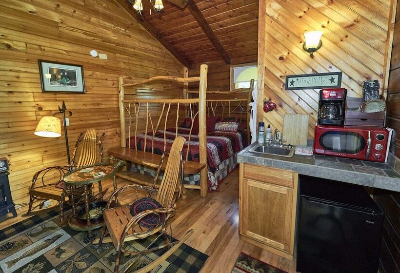 צימר Creekwalk Inn And Cabins