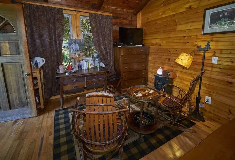 Aamiaismajoitus (B&B) Creekwalk Inn And Cabins