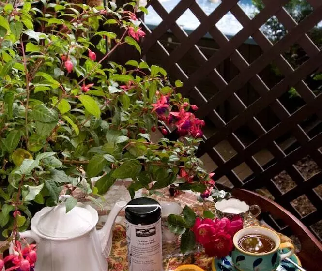 Aamiaismajoitus (B&B) Creekwalk Inn And Cabins