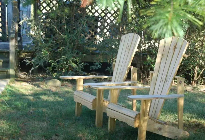 Aamiaismajoitus (B&B) Creekwalk Inn And Cabins