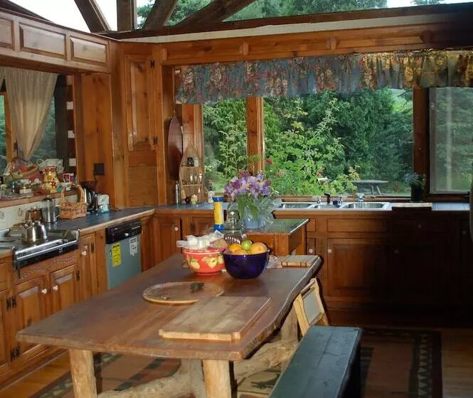 Aamiaismajoitus (B&B) Creekwalk Inn And Cabins