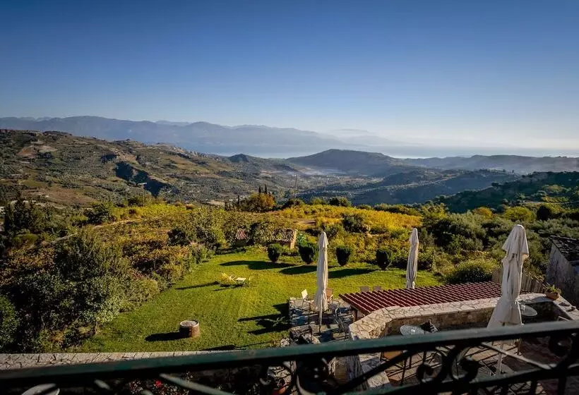 Aamiaismajoitus (B&B) Gerofotis Traditional Guesthouse Est 1892   Close To Aigio, Akoli, Selianitika