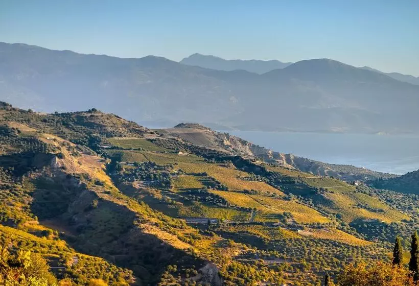 Aamiaismajoitus (B&B) Gerofotis Traditional Guesthouse Est 1892   Close To Aigio, Akoli, Selianitika