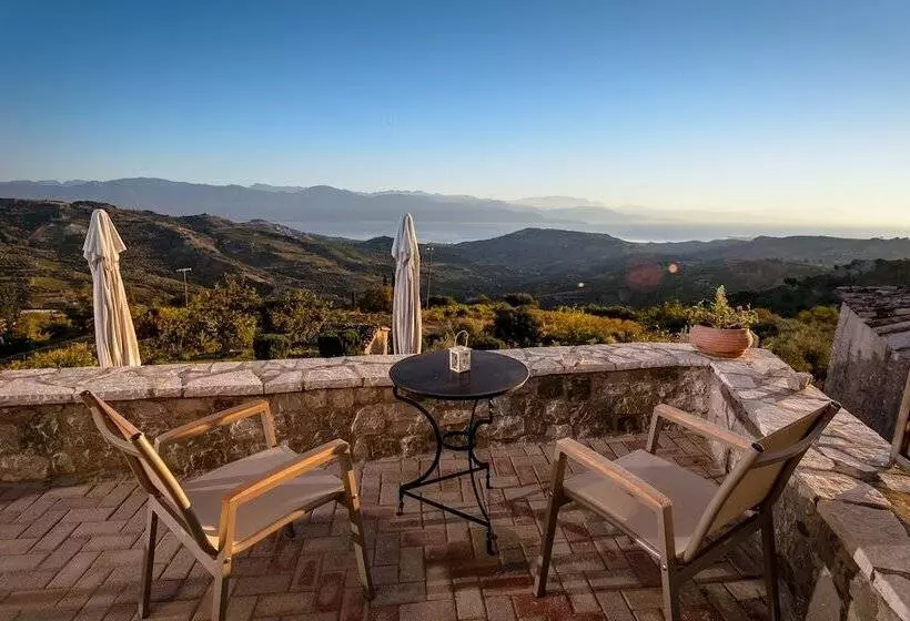 Aamiaismajoitus (B&B) Gerofotis Traditional Guesthouse Est 1892   Close To Aigio, Akoli, Selianitika