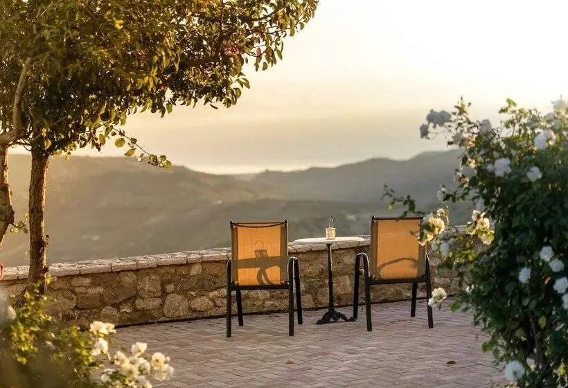 Aamiaismajoitus (B&B) Gerofotis Traditional Guesthouse Est 1892   Close To Aigio, Akoli, Selianitika