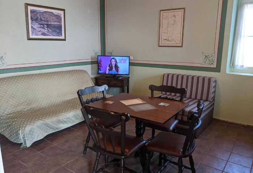 住宿加早餐  Gerofotis Traditional Guesthouse Est 1892   Close To Aigio, Akoli, Selianitika