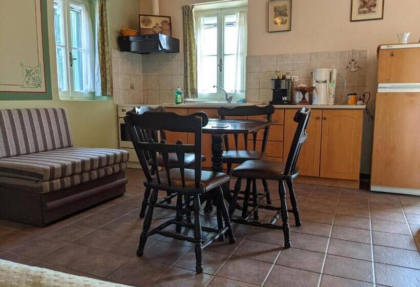 住宿加早餐  Gerofotis Traditional Guesthouse Est 1892   Close To Aigio, Akoli, Selianitika