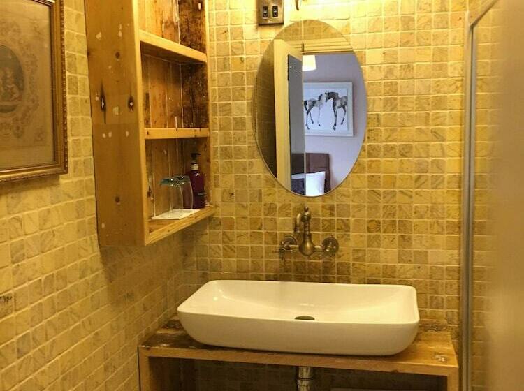 Connemara National Park Hostel