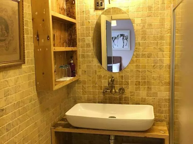 Connemara National Park Hostel