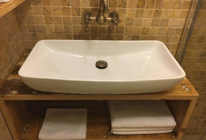 Connemara National Park Hostel