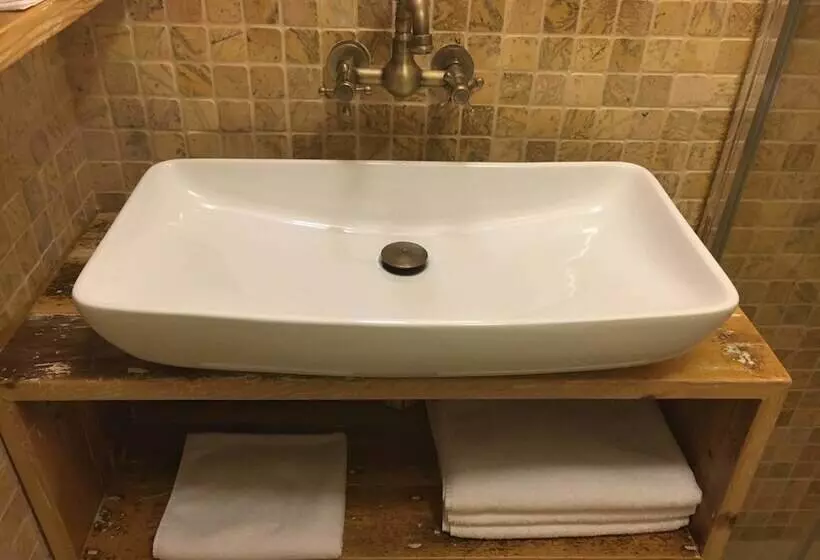 Connemara National Park Hostel