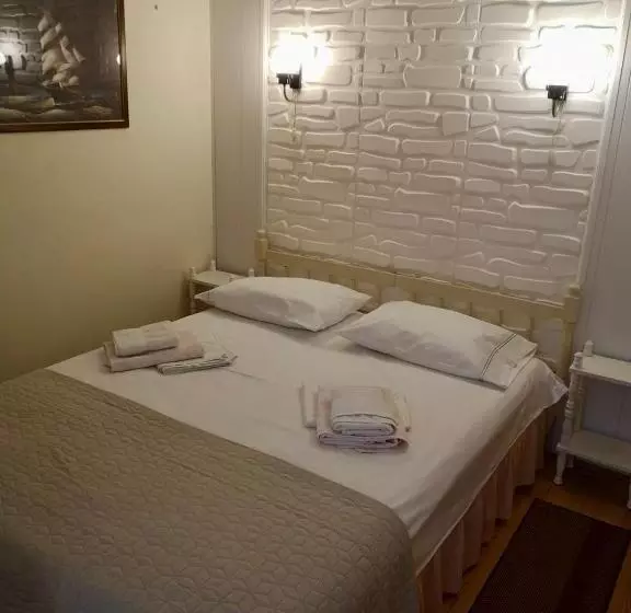 Hotelli Apartments And Rooms By The Sea Komiza, Vis   2431