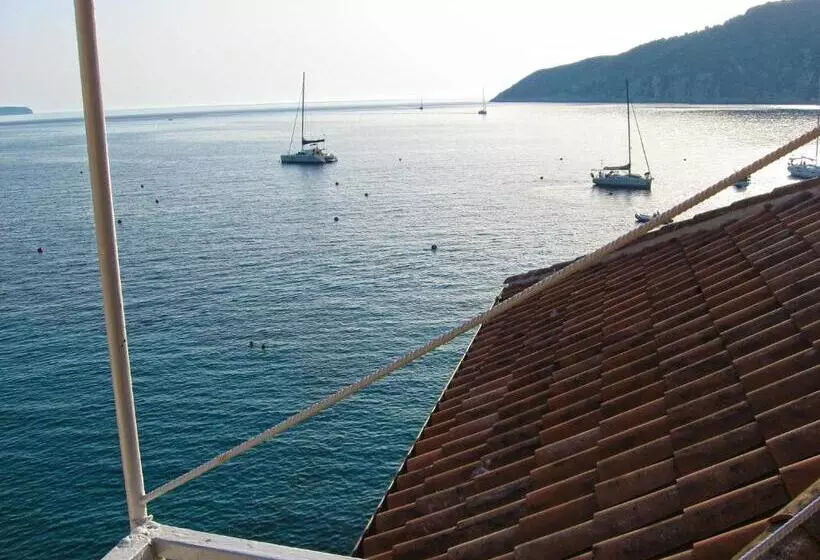 Hotelli Apartments And Rooms By The Sea Komiza, Vis   2431