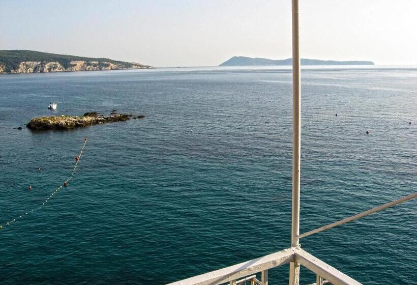 Отель Apartments And Rooms By The Sea Komiza, Vis 2431