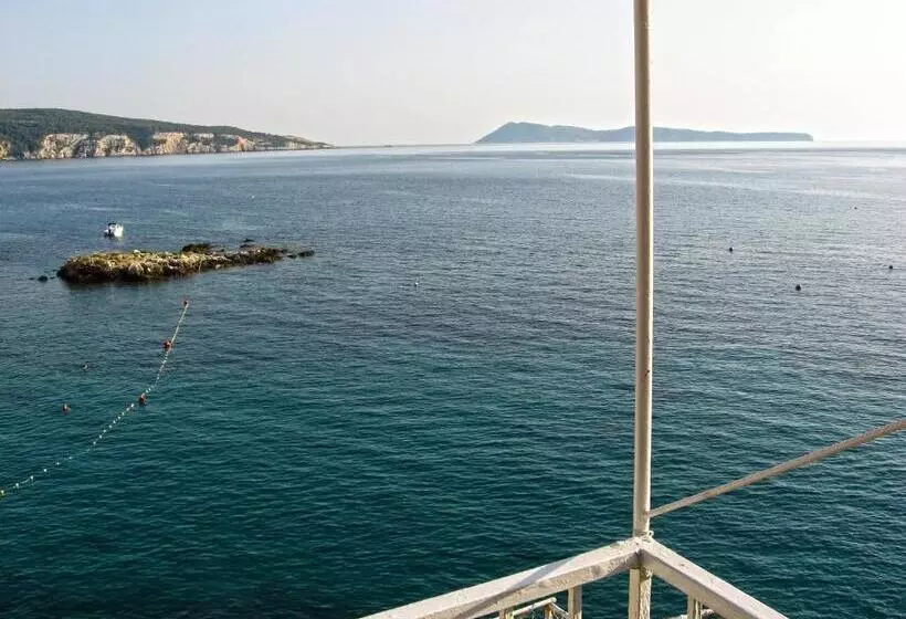 Hotelli Apartments And Rooms By The Sea Komiza, Vis   2431