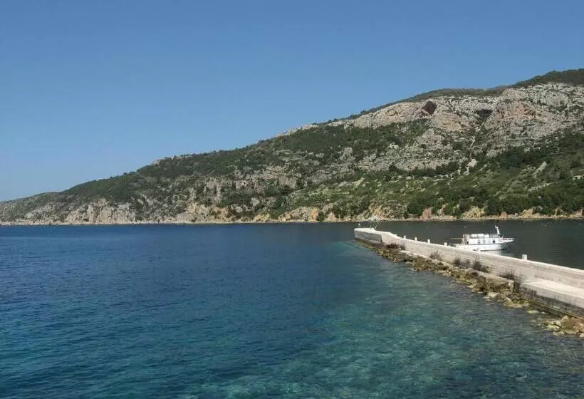 Hotelli Apartments And Rooms By The Sea Komiza, Vis   2431