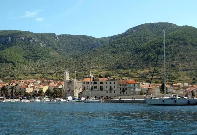 Hotelli Apartments And Rooms By The Sea Komiza, Vis   2431