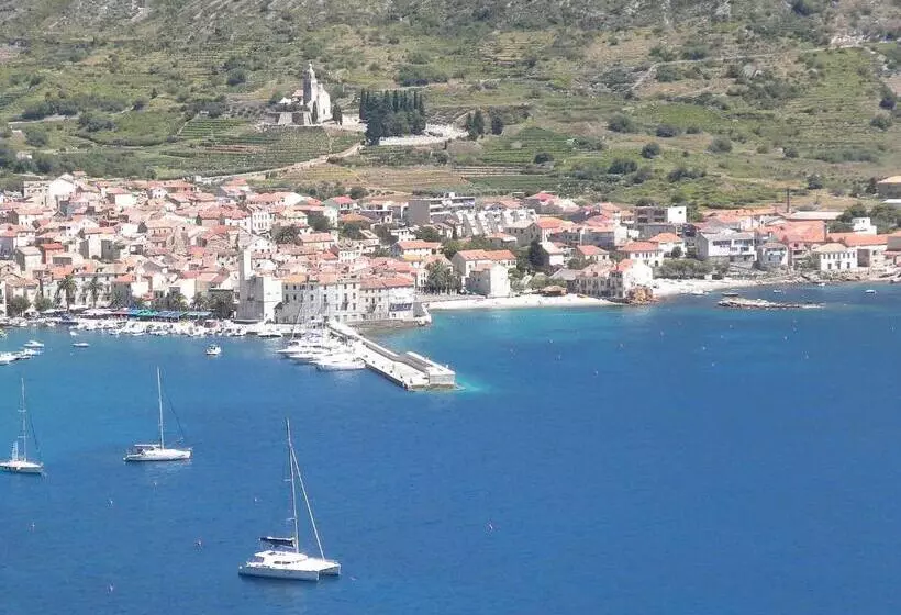 Hotelli Apartments And Rooms By The Sea Komiza, Vis   2431