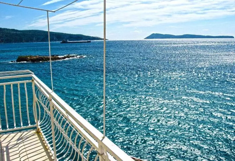 Hotelli Apartments And Rooms By The Sea Komiza, Vis   2431