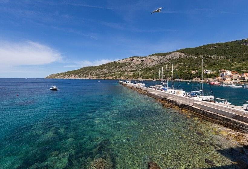 Отель Apartments And Rooms By The Sea Komiza, Vis 2431