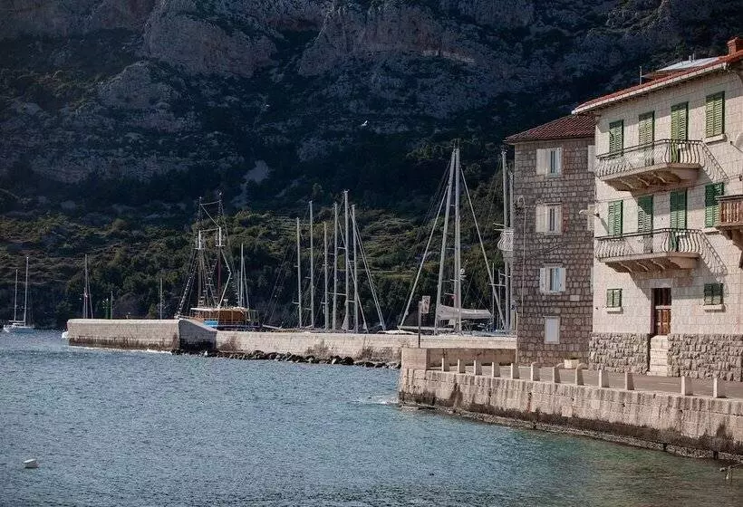 Hotelli Apartments And Rooms By The Sea Komiza, Vis   2431