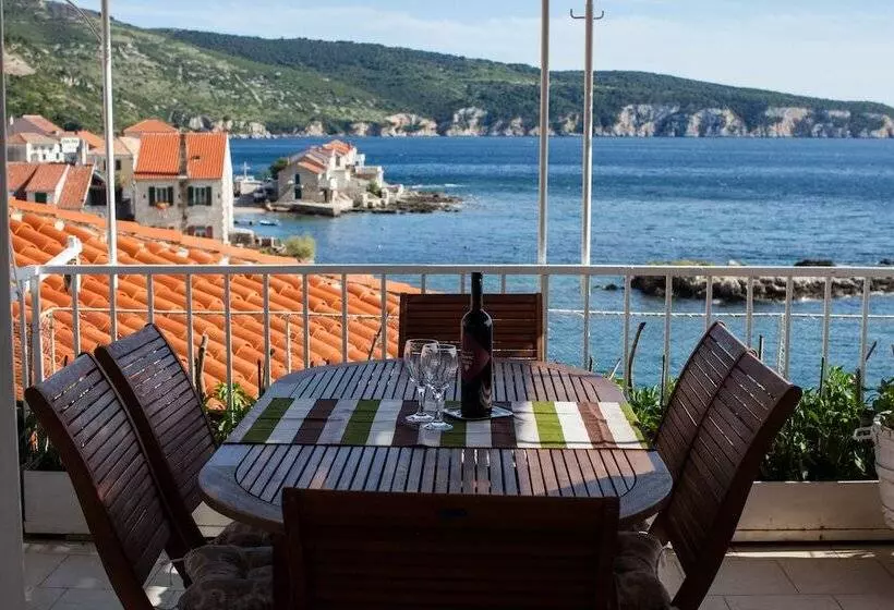 Hotelli Apartments And Rooms By The Sea Komiza, Vis   2431