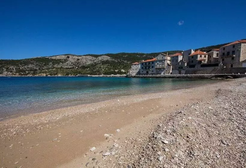 Hotelli Apartments And Rooms By The Sea Komiza, Vis   2431