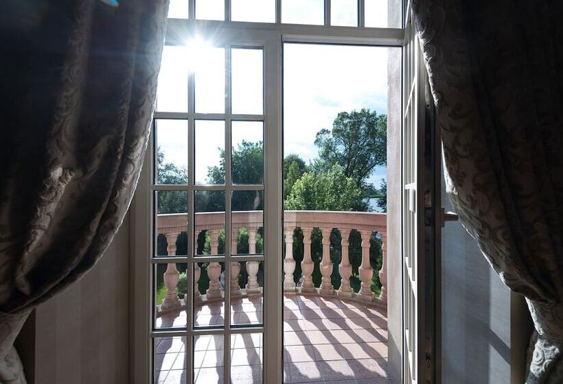 فندق Old House Resort & Spa