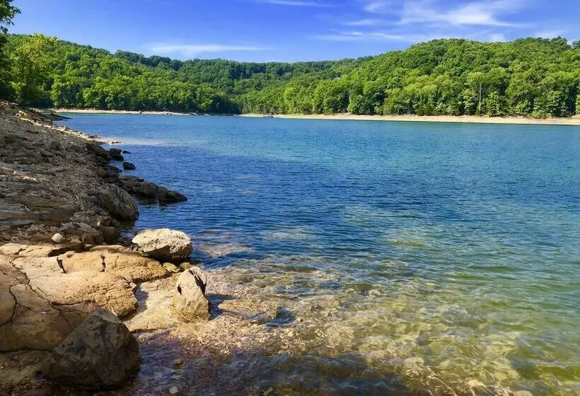 هتل Travelers Inn