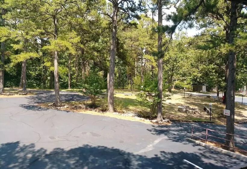 هتل Travelers Inn