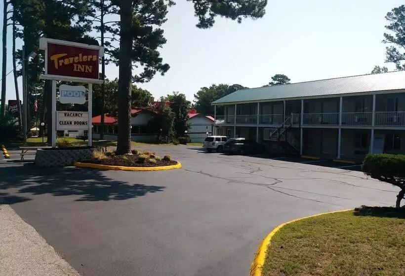 هتل Travelers Inn