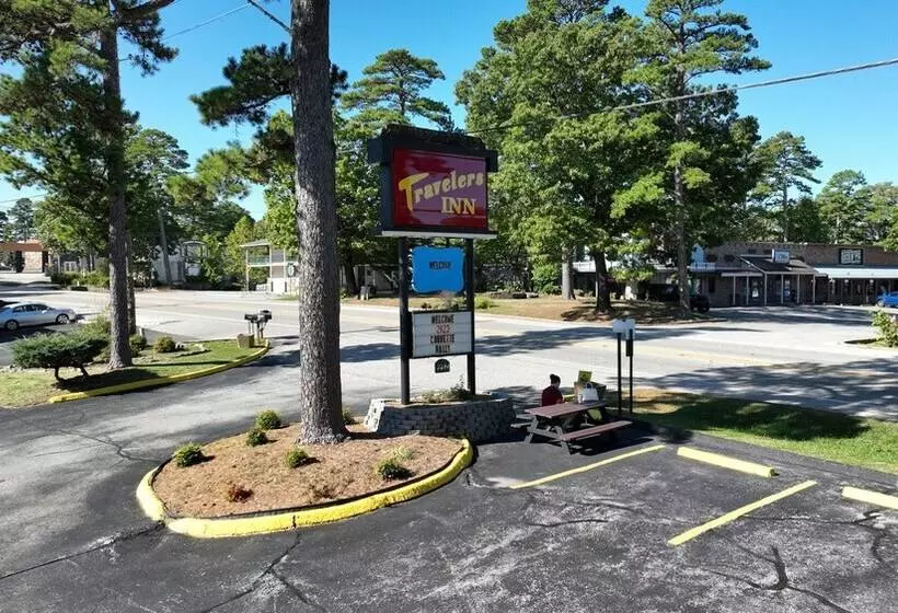 هتل Travelers Inn