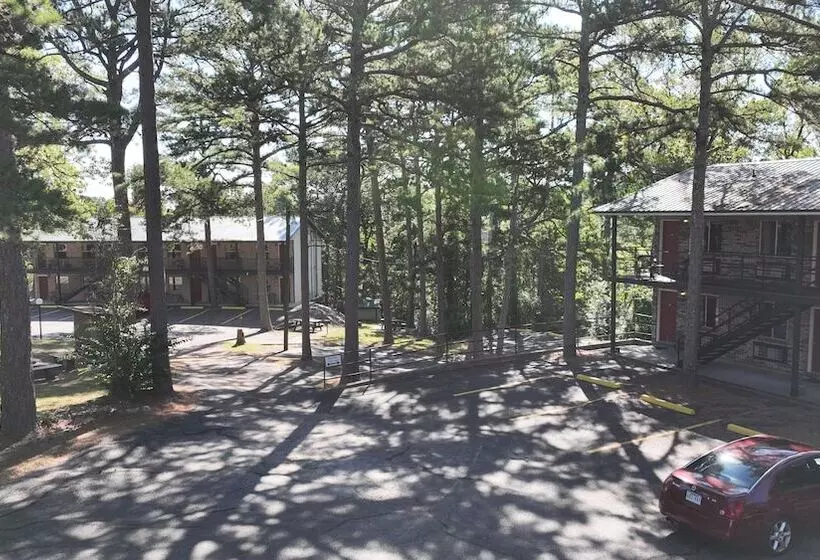 هتل Travelers Inn