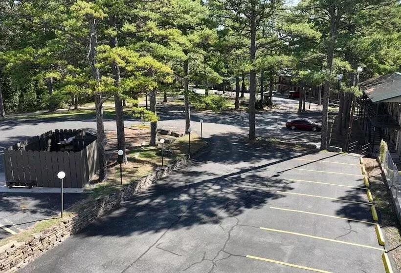 هتل Travelers Inn