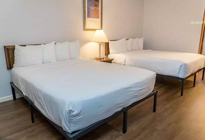 هتل Travelers Inn