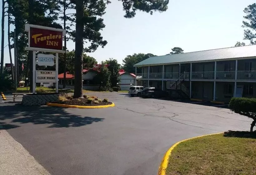 هتل Travelers Inn