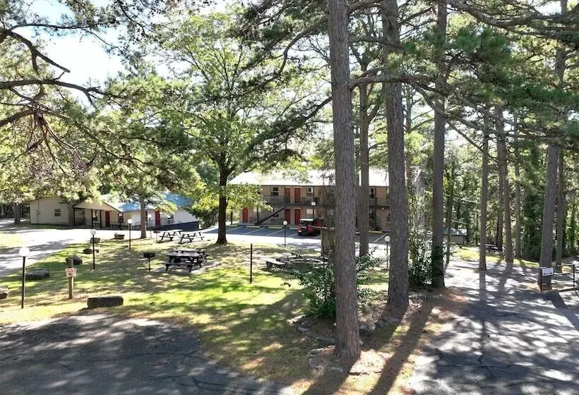 هتل Travelers Inn