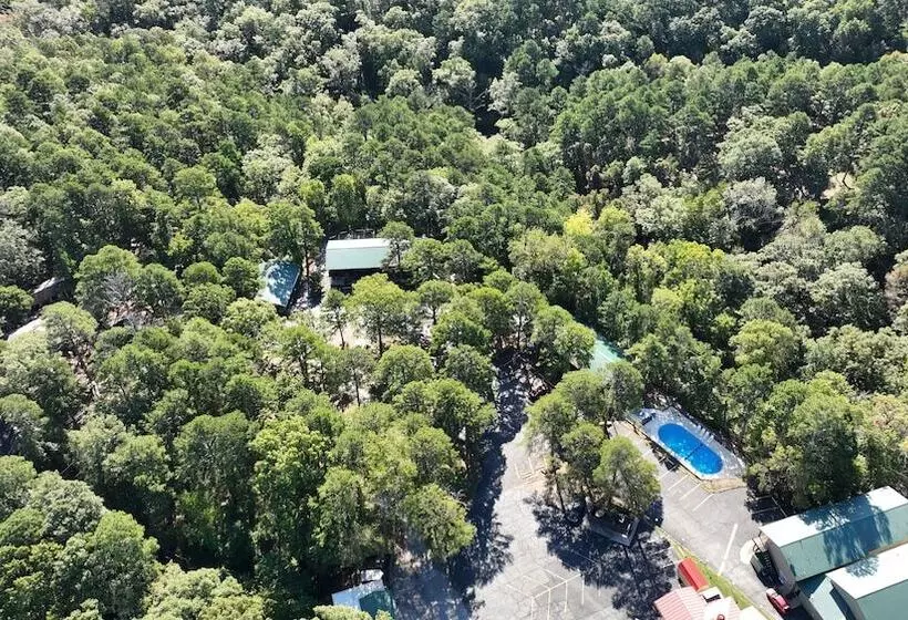 هتل Travelers Inn