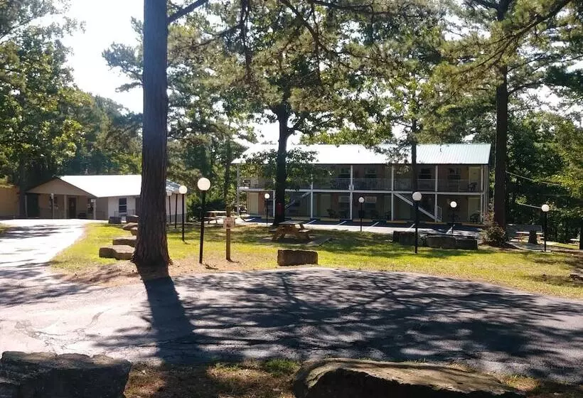 هتل Travelers Inn