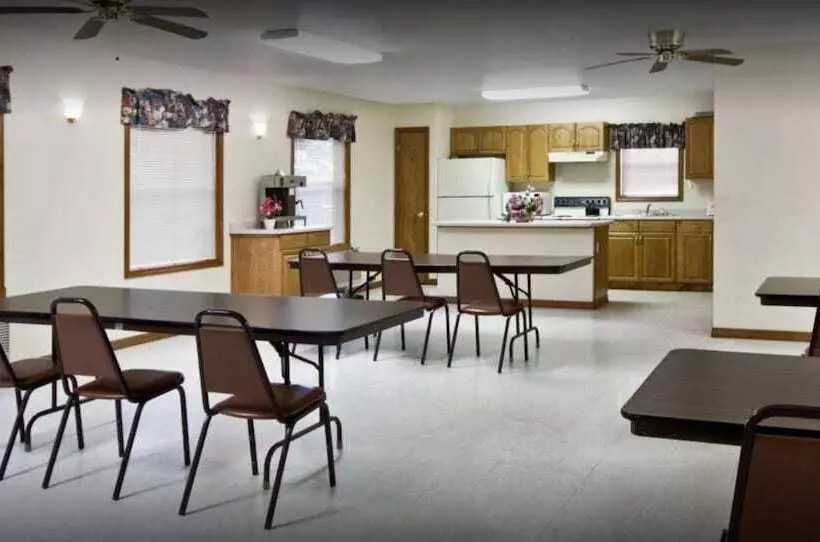 هتل Travelers Inn